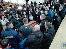 Митингующие украинцы прорвали полицейский кордон