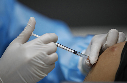 В США будут вводить третью дозу вакцины только пожилым и находящимся в группе риска