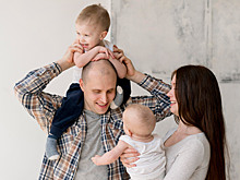 Власти пообещали выплаты 7,3 млн работающих родителей: как получить деньги