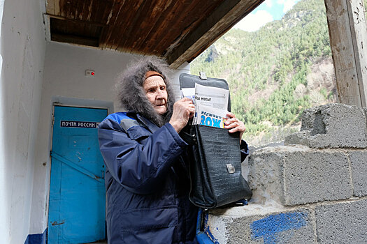 82-летняя осетинка проходит 24 километра в день с почтой для селян