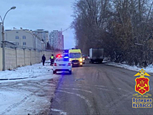 Перебегавшая дорогу вне пешеходного перехода девочка скончалась после наезда автомобиля в Кемерове