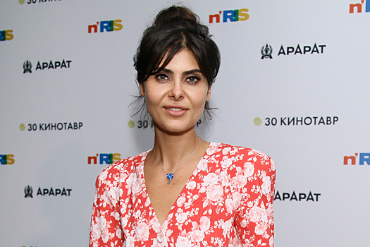 Надежду Оболенцеву заподозрили во второй беременности после рождения первенца