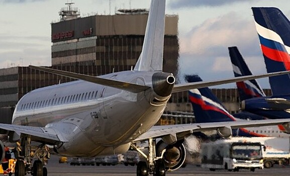 Самолет вернулся в Шереметьево из-за неисправности