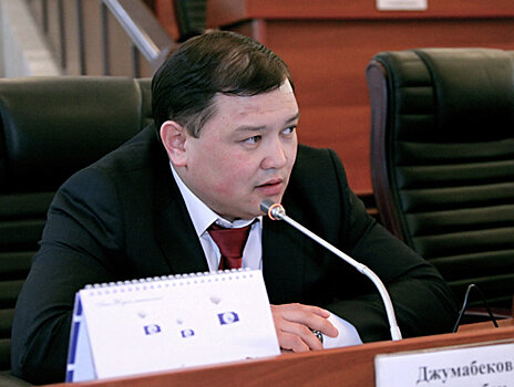 Новым спикером парламента Кыргызстана стал 40-летний депутат Джумабеков