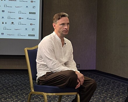 «Будут слезы, влюбленности»: Виктор Добронравов заявил, что не сможет уберечь дочерей от разочарования