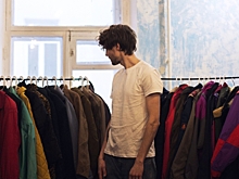 Как Александр Ванин из Петербурга превращает одежду из секонд-хенда в новую (и почему это дико модно)?