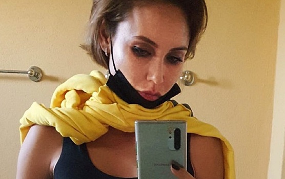 #сексимама: 34-летняя Ляйсан Утяшева показала стальной пресс в микротопе