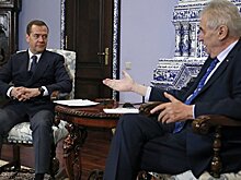 Медведев обсудил с Земаном статью в «Красной звезде»