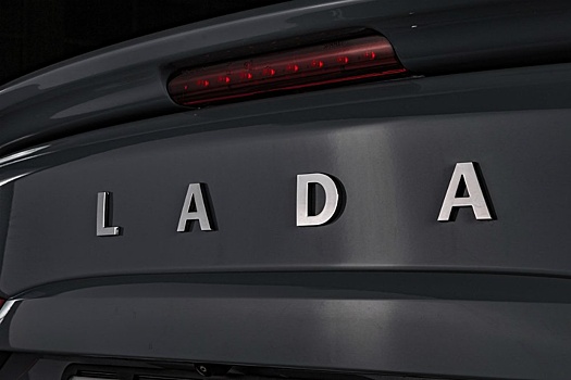 В России возобновили выпуск Lada Vesta в цвете "Тайфун"