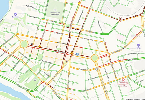 Улица Кирова встала в пробке из-за аварии