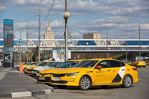 Пользователи начали жаловаться на невозможность вызвать такси в приложениях Яндекс.Такси и Uber
