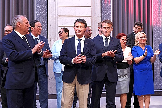 Независимость на словах: зачем Франция предоставляет автономию Новой Каледонии