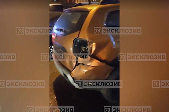 Пьяный патрульный за рулем Mercedes протаранил 13 машин в Петербурге