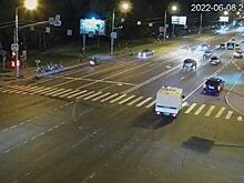 Автомобиль и мотоцикл столкнулись на Севастопольском проспекте в Москве