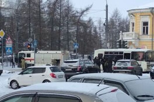 Спецслужбы оцепили Дворец детского творчества в Архангельске