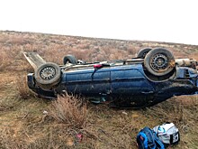 В Енотаевском районе перевернулся автомобиль, трое пострадали