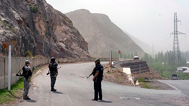 Киргизия заявила об обстреле жилых домов Таджикистаном