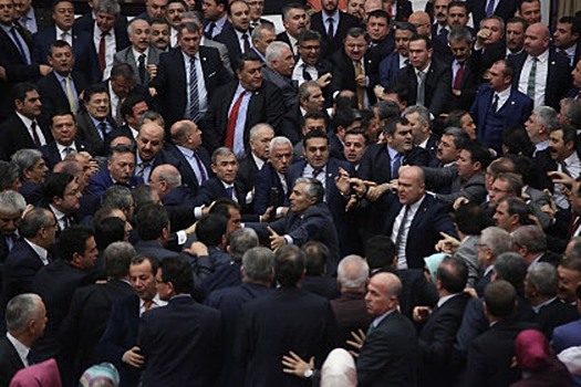 Парламент Турции одобрил усиление полномочий президента