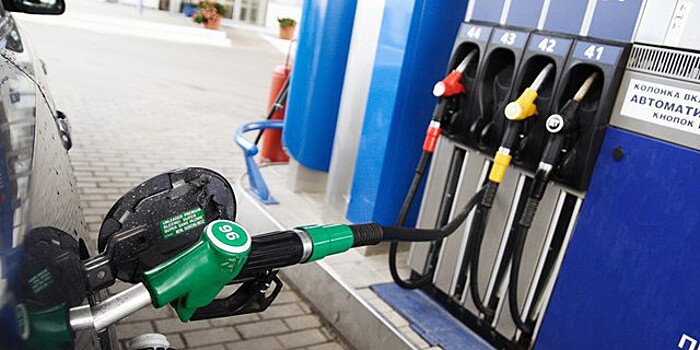 Цены на бензин "заморозили" до конца года