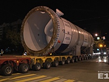 Гигантские баки-адсорберы доехали до Кунгура, оборвав провода: фоторепортаж с трассы в Пермском крае