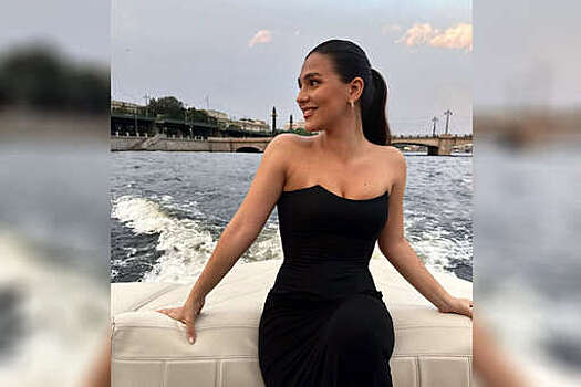 Российская фигуристка Константинова опубликовала фото в платье с декольте