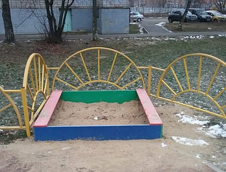 В Лобне построили опасную детскую игровую площадку за 4,5 млн рублей