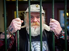 Мальчик в подвале: 17 лет заточения и насилия