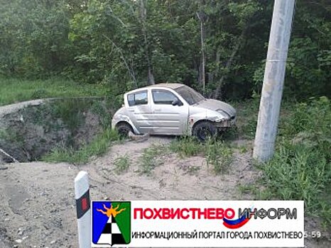 В Жигулевске автоледи вылетела в кювет и врезалась в дорожный знак