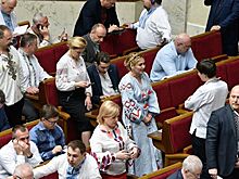КС Украины подтвердил получение жалобы депутатов на указ о роспуске Рады