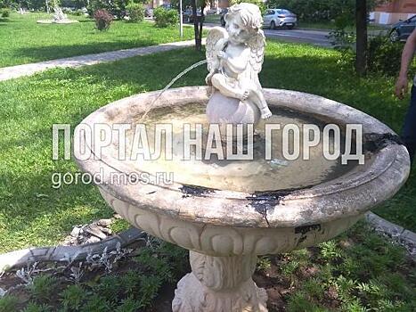 Коммунальщики привели в порядок и запустили фонтан в парковой зоне на Жулебинском бульваре