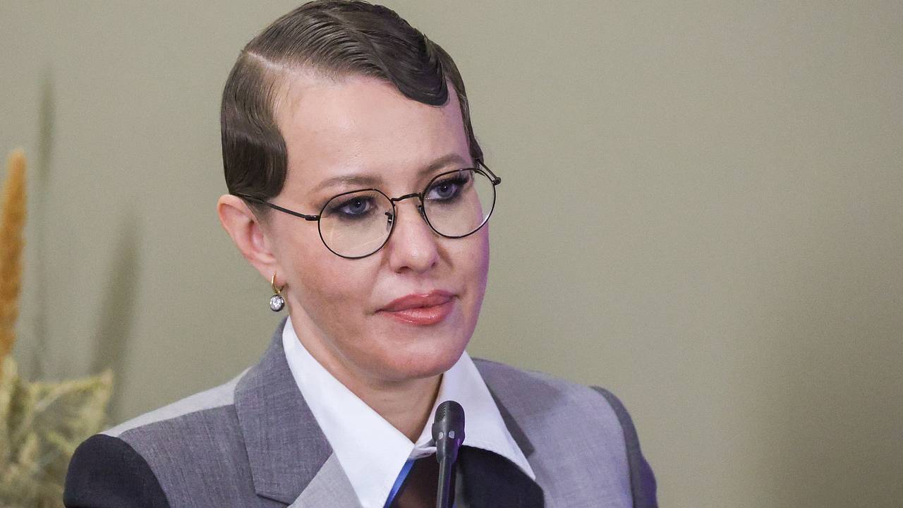 Журналистка Собчак назвала Кадышеву полиэтиленовой матрешкой в турецком платке