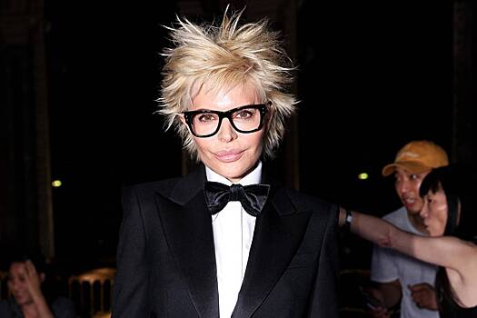 60-летняя актриса сменила прическу и стала мемом в сети