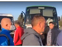 На Западной Украине жители перекрыли трассу, требуя отремонтировать дороги