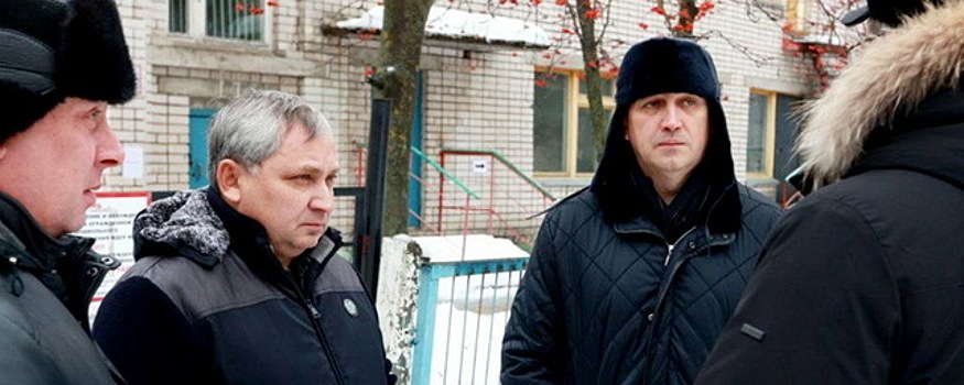 Глава Дзержинска Иван Носков проверил качество уборки снега во дворах МКД