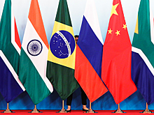 В Иране заявили, что ШОС и БРИКС должны отказаться от доллара и перейти на нацвалюты