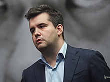 Непомнящий рассказал, что Карлсен сам предложил ему забрать трофей за победу в Нью-Йорке
