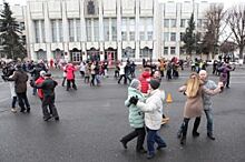 Около 800 человек станцевали "Севастопольский вальс" на фестивале в центре Ярославля