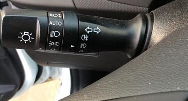 Почему падают обороты после включения фар