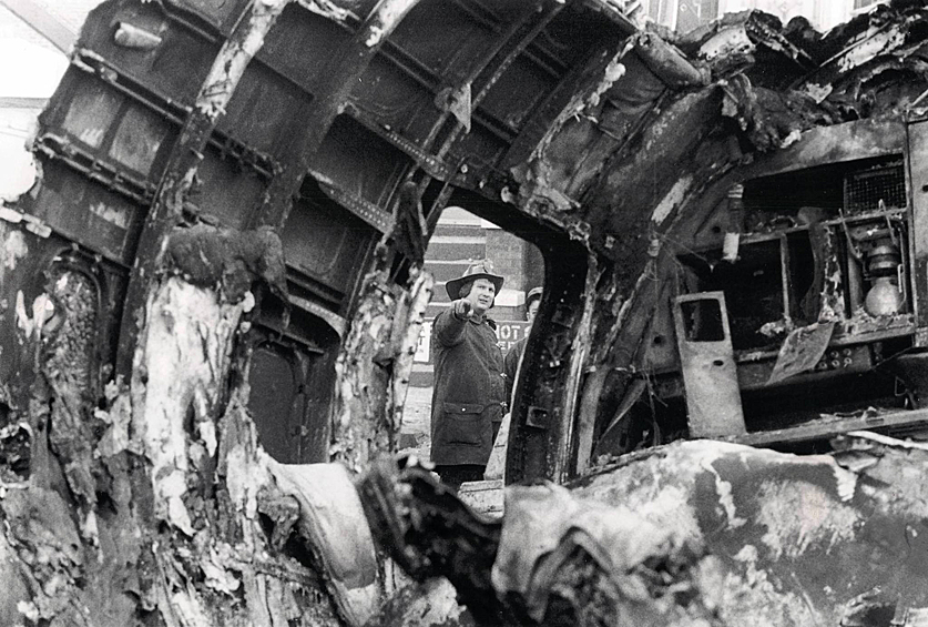 Все три пилота погибли, причем сидения второго пилота и третьего пилота-бортинженера и вовсе разорвало на мелкие части