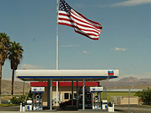 Байден призвал владельцев автозаправок снизить цены на бензин