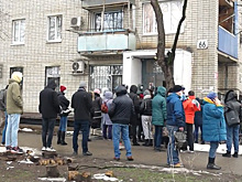 Люди с ОРВИ выстроились в очереди в поликлиники в Краснодаре. Видео