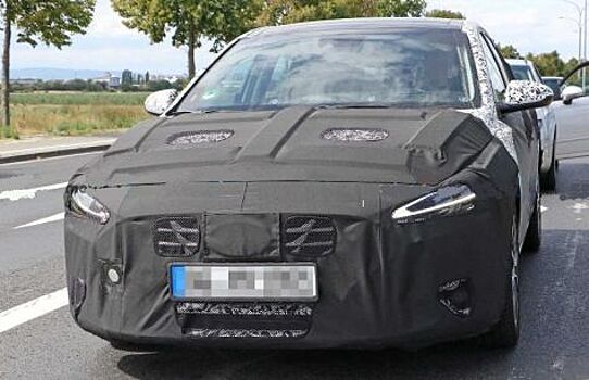 Гибридный Hyundai Elantra GT засняли на дорожных тестах
