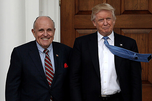 Трамп заявил, что наградит своего экс-адвоката Джулиани медалью Свободы