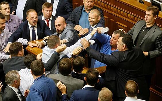 Зачем Зеленский урезает парламент Украины