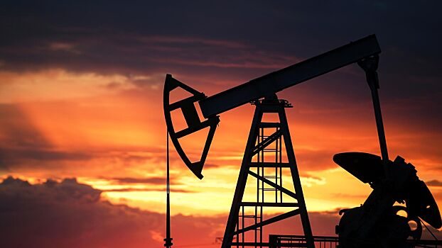 Цена нефти Brent впервые за 3,5 года рухнула