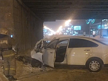 В ГИБДД рассказали о травмах водителя, который врезался в опору моста на Красном проспекте