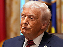 Трамп решил проверять туристов на благонадежность и активность в соцсетях