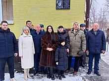 В Курске на жилом доме установили памятную доску погибшему участнику СВО