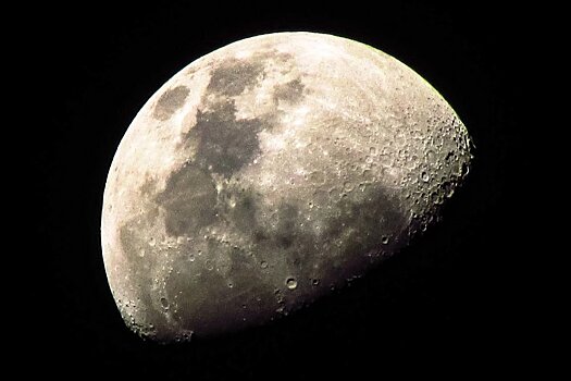 В грунте с Луны обнаружен "чужеродный" материал