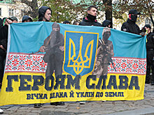 Зачем в День Независимости Украины Порошенко салютует фашизму